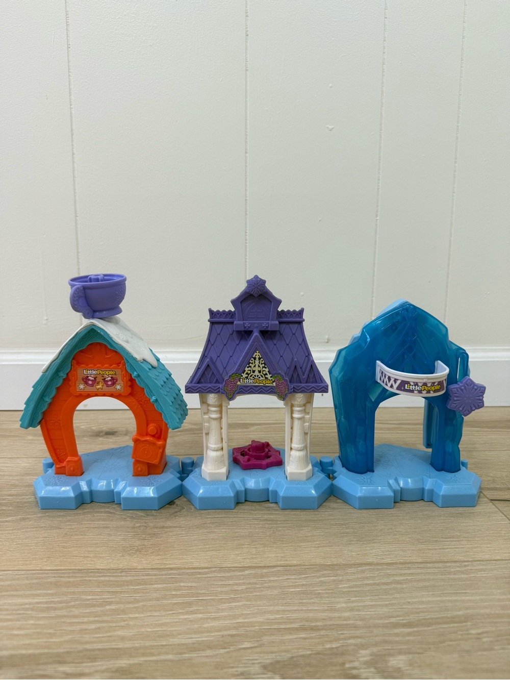 Fisher Price Little People Disney Frozen Snowflake Village